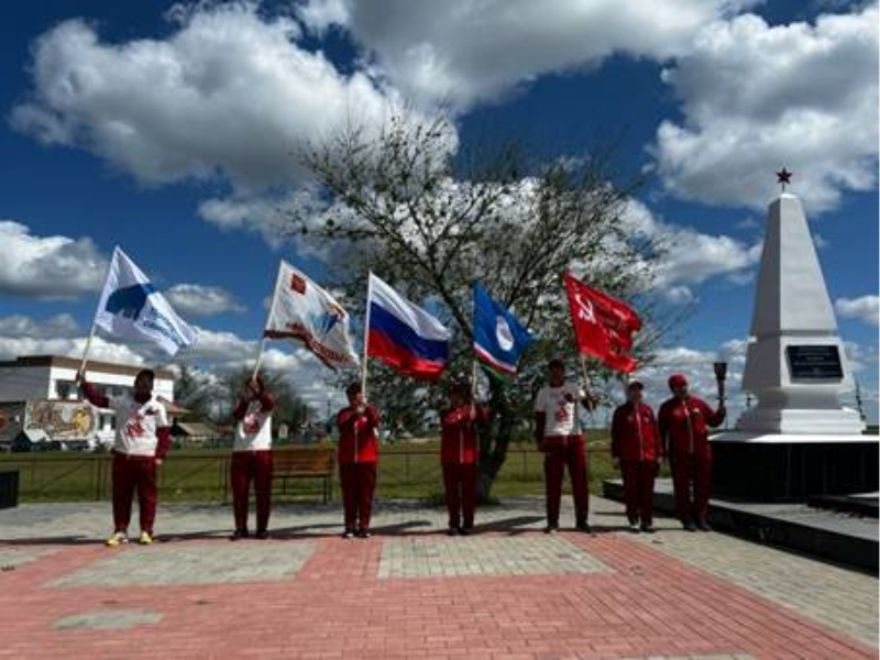 Якутский марафон памяти: команда «Факел Победы» преодолевает 800 км по России Якутский марафон памяти: команда «Факел Победы» преодолевает 800 км по России.